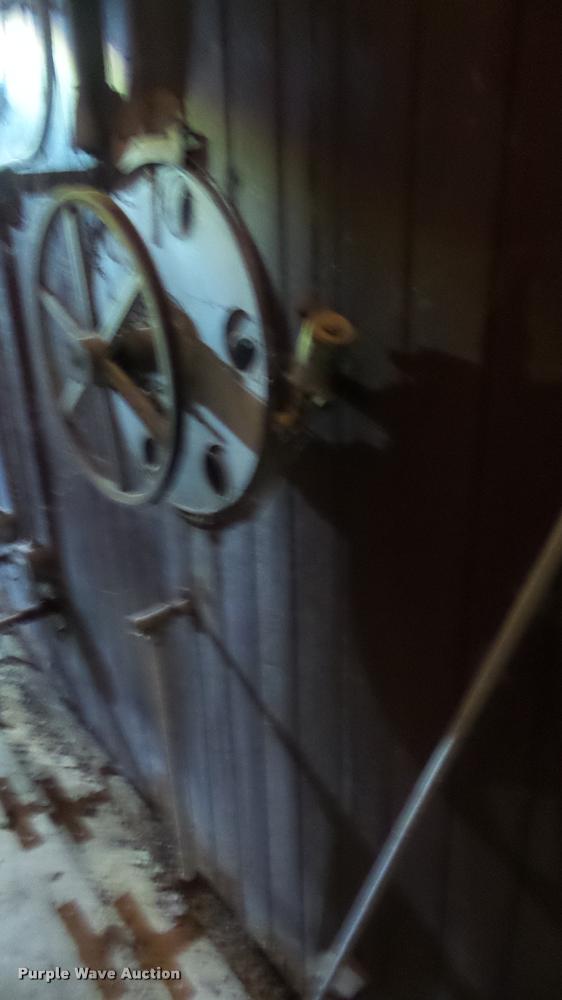 image for item BU9293 Robbins hatchery incubator