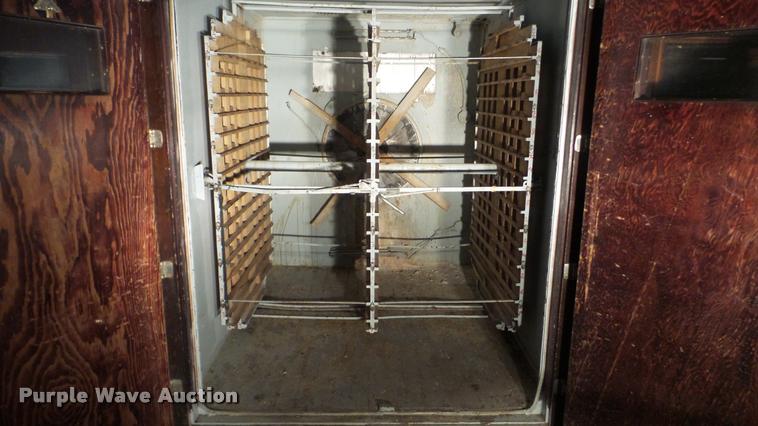 image for item BU9294 Robbins hatchery incubator