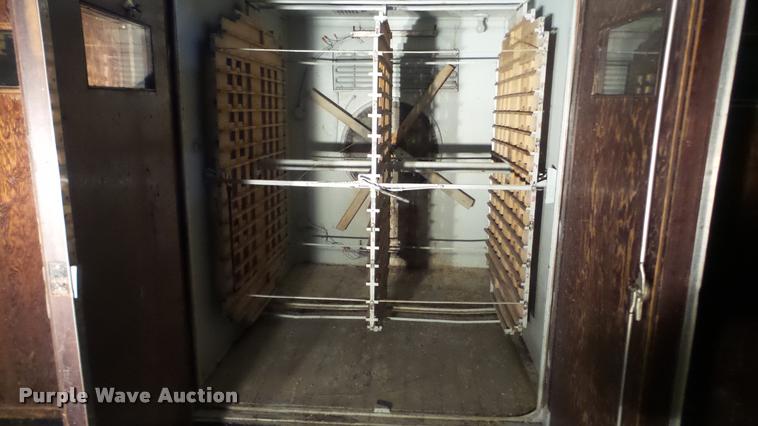 image for item BU9294 Robbins hatchery incubator
