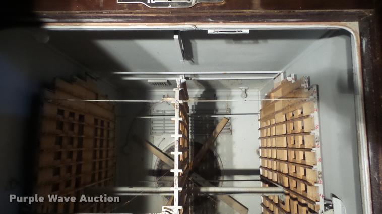 image for item BU9294 Robbins hatchery incubator