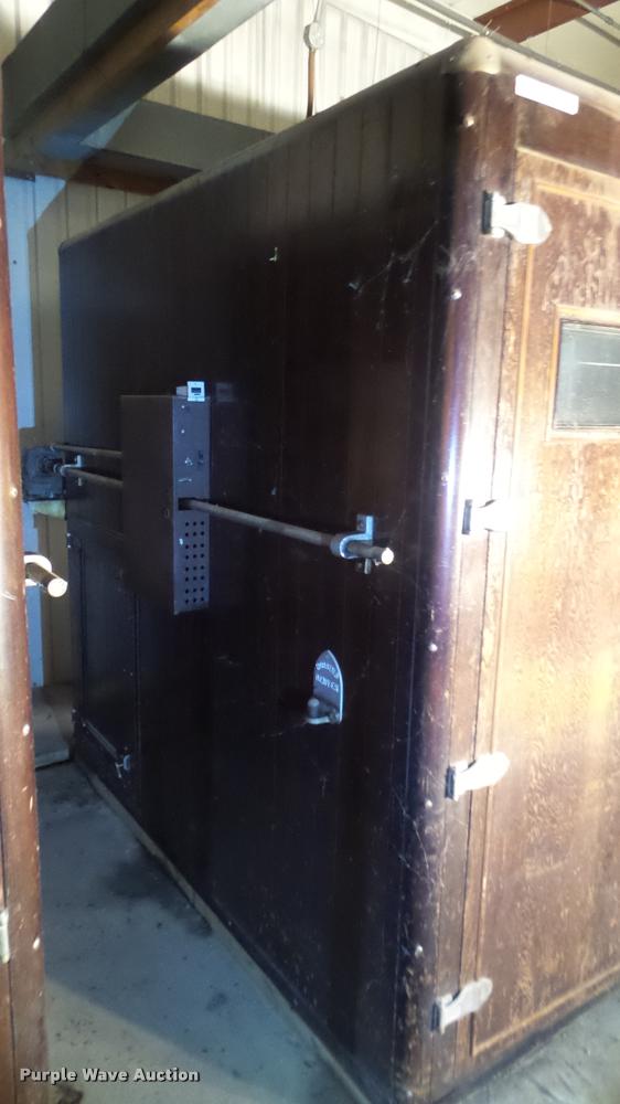 image for item BU9294 Robbins hatchery incubator