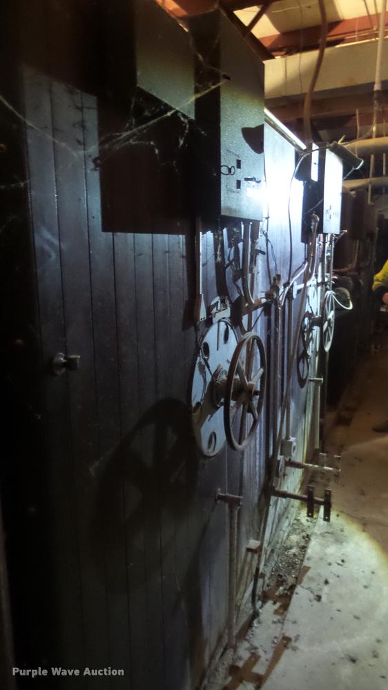 image for item BU9294 Robbins hatchery incubator