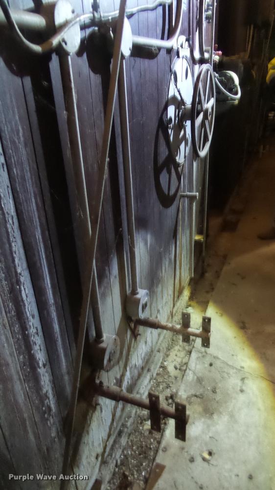 image for item BU9294 Robbins hatchery incubator