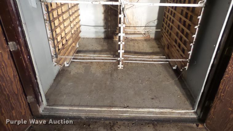 image for item BU9295 Robbins hatchery incubator