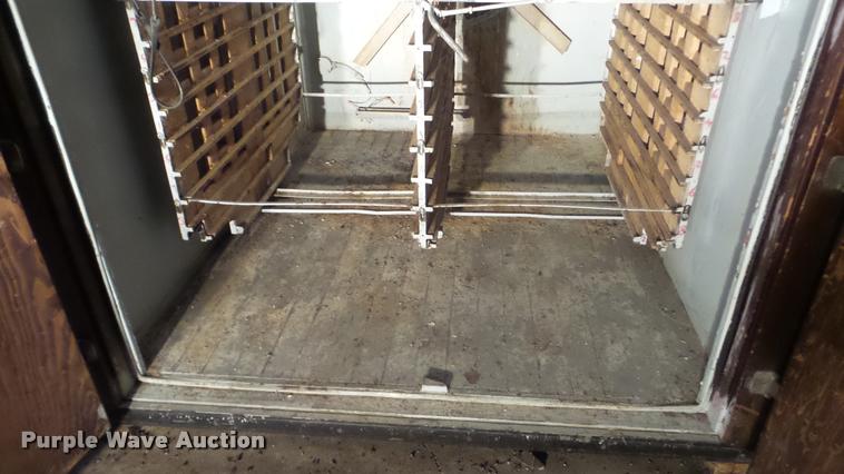 image for item BU9295 Robbins hatchery incubator