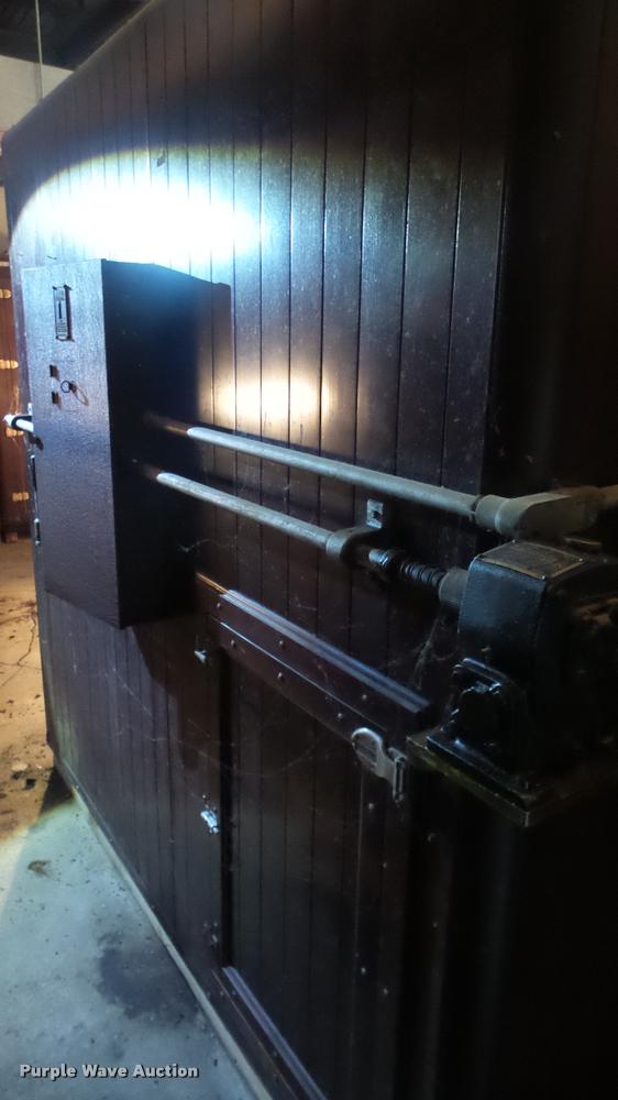 image for item BU9295 Robbins hatchery incubator