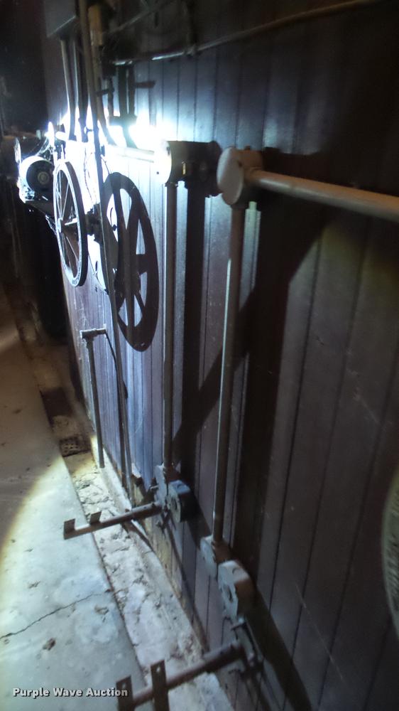 image for item BU9295 Robbins hatchery incubator