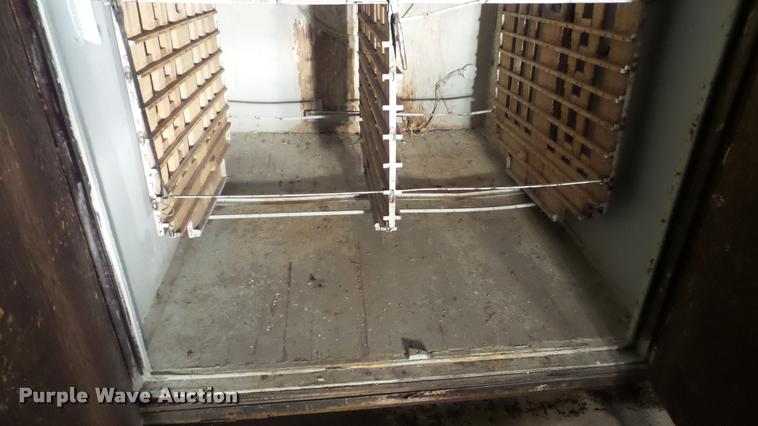 image for item BU9296 Robbins hatchery incubator