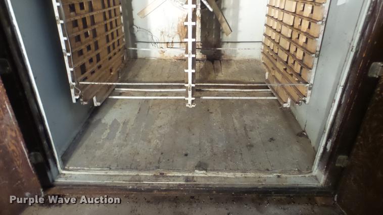 image for item BU9296 Robbins hatchery incubator