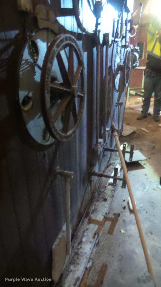 image for item BU9296 Robbins hatchery incubator