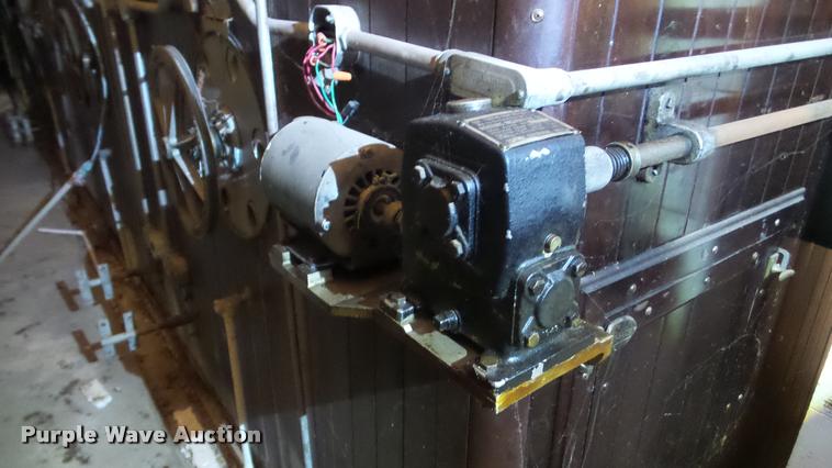 image for item BU9296 Robbins hatchery incubator