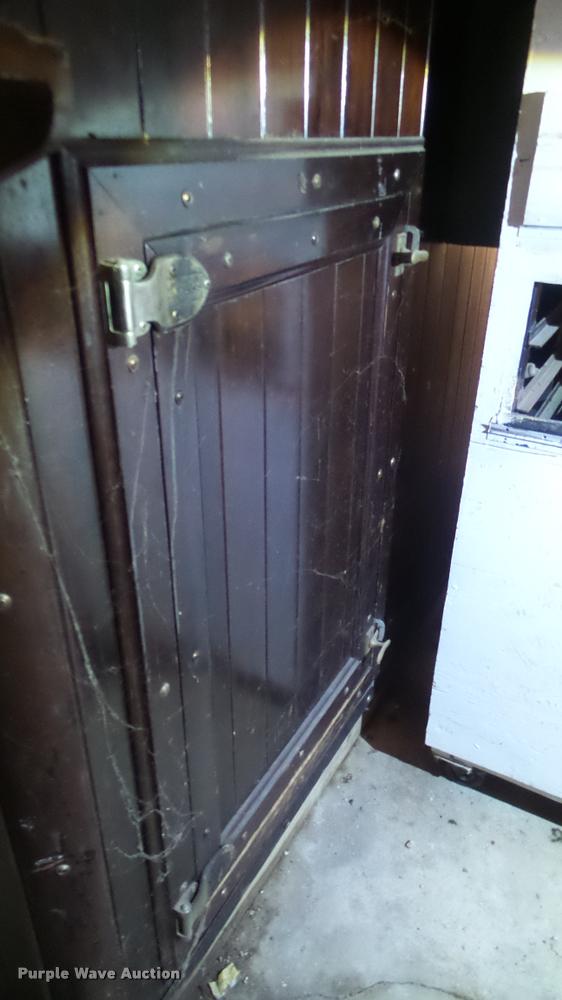 image for item BU9296 Robbins hatchery incubator