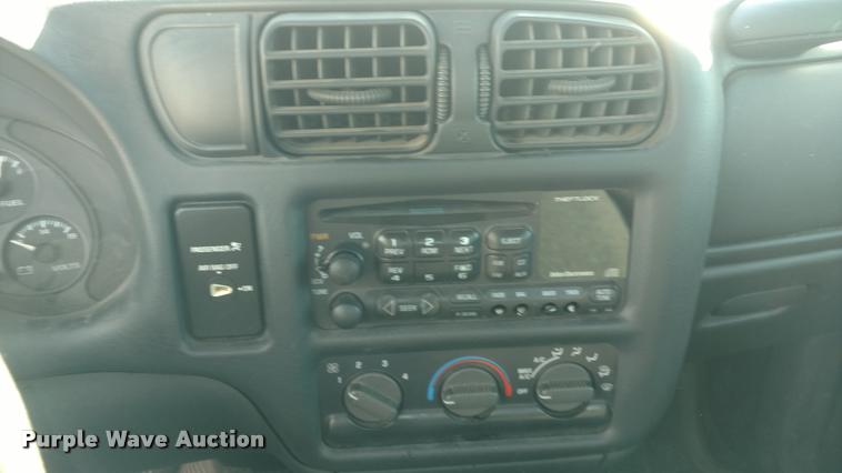 image for item BU9894 2001 Chevrolet S10 pickup truck