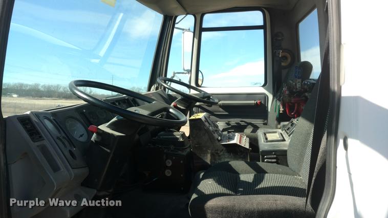 image for item BU9899 1995 Ford CF7000 Sum Vac III street sweeper truck