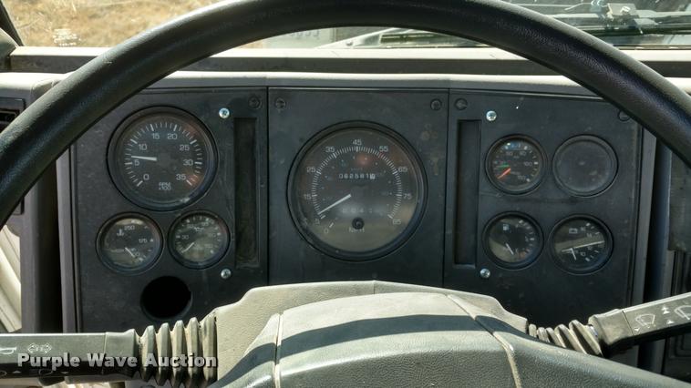 image for item BU9899 1995 Ford CF7000 Sum Vac III street sweeper truck