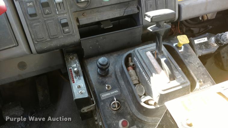 image for item BU9899 1995 Ford CF7000 Sum Vac III street sweeper truck