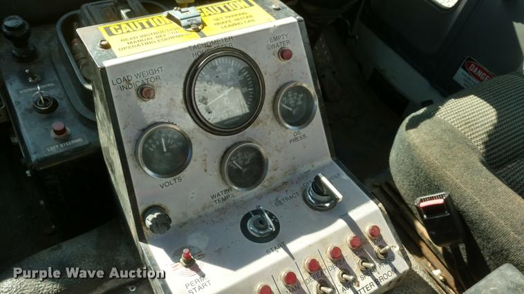 image for item BU9899 1995 Ford CF7000 Sum Vac III street sweeper truck