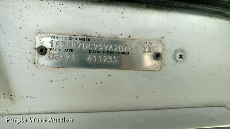 image for item BU9899 1995 Ford CF7000 Sum Vac III street sweeper truck