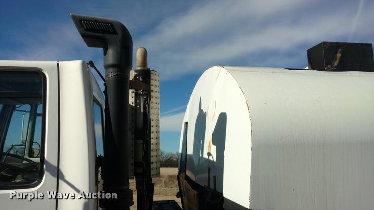 image for item BU9899 1995 Ford CF7000 Sum Vac III street sweeper truck