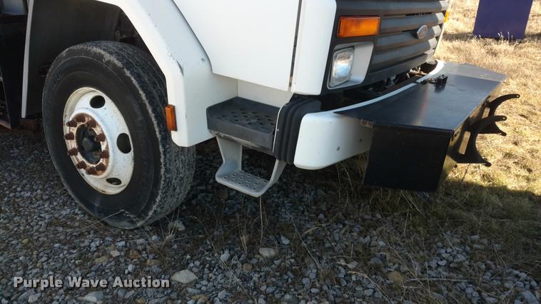 image for item BU9899 1995 Ford CF7000 Sum Vac III street sweeper truck