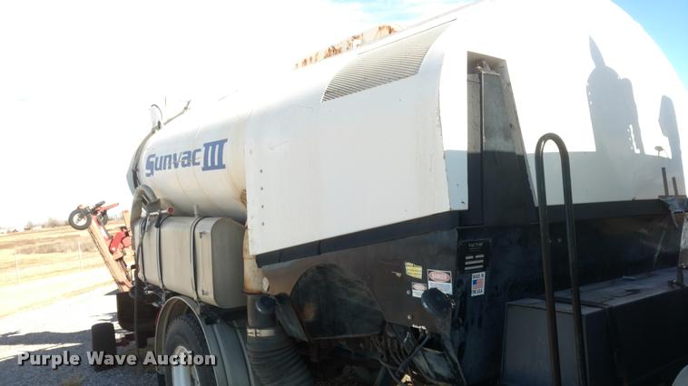 image for item BU9899 1995 Ford CF7000 Sum Vac III street sweeper truck