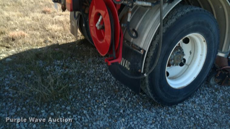 image for item BU9899 1995 Ford CF7000 Sum Vac III street sweeper truck