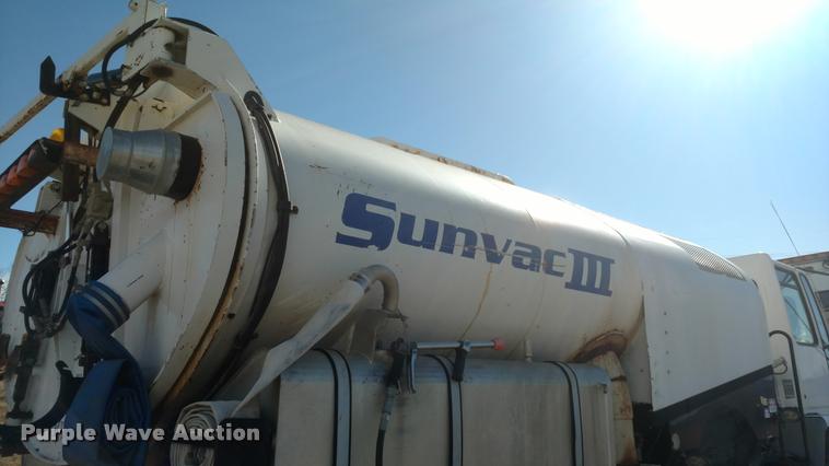 image for item BU9899 1995 Ford CF7000 Sum Vac III street sweeper truck