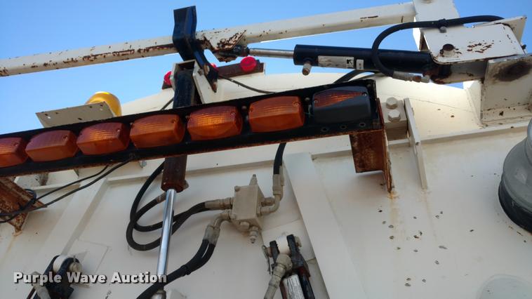 image for item BU9899 1995 Ford CF7000 Sum Vac III street sweeper truck