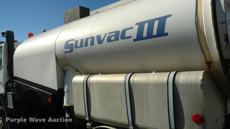 image for item BU9899 1995 Ford CF7000 Sum Vac III street sweeper truck