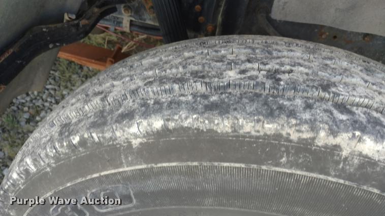 image for item BU9899 1995 Ford CF7000 Sum Vac III street sweeper truck