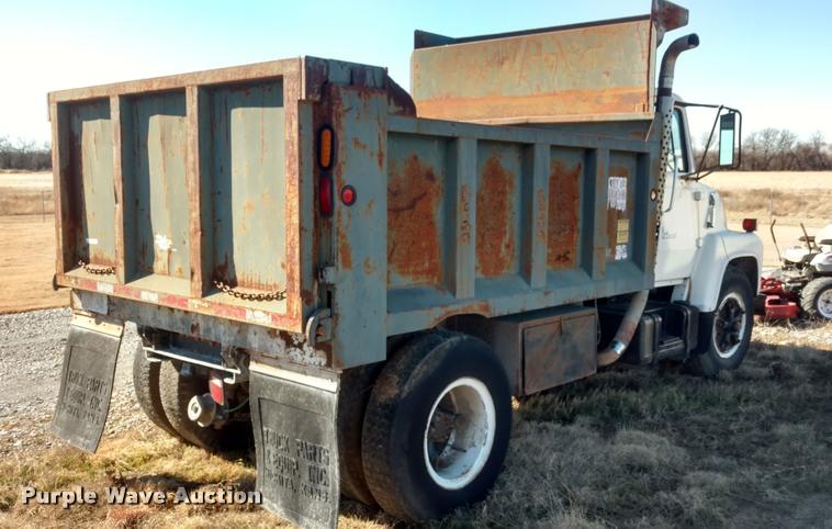 image for item BU9902 1980 Ford F800 dump truck