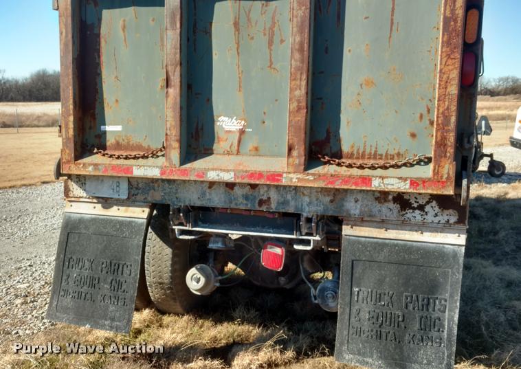 image for item BU9902 1980 Ford F800 dump truck