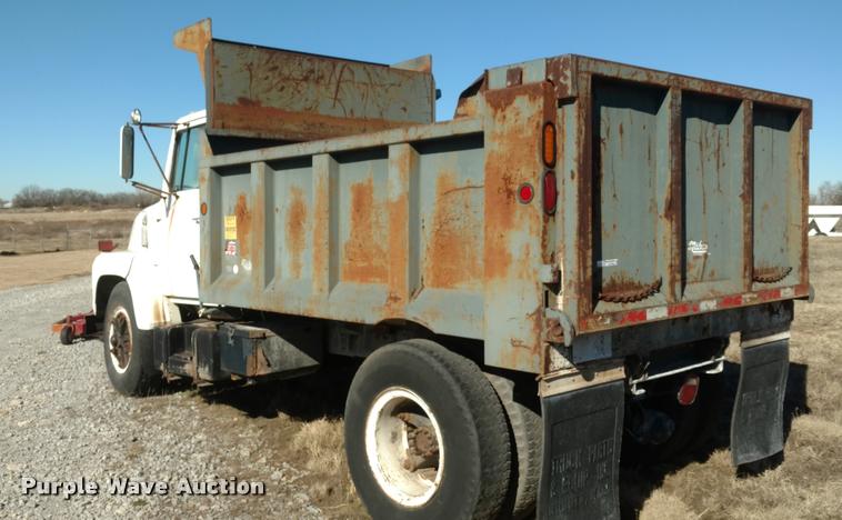 image for item BU9902 1980 Ford F800 dump truck