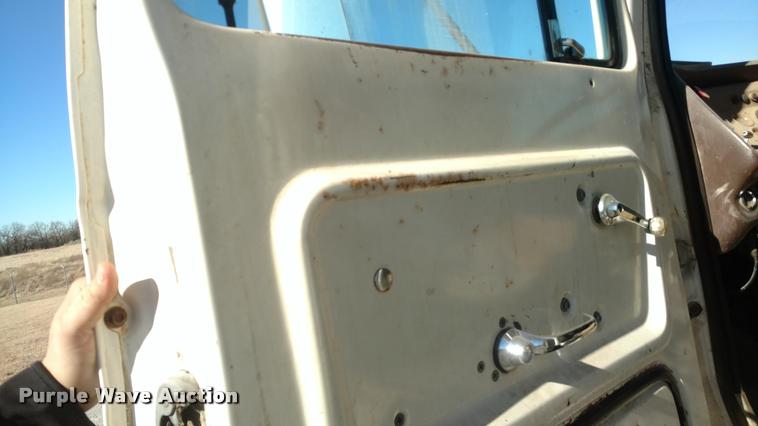 image for item BU9902 1980 Ford F800 dump truck