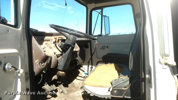 image for item BU9902 1980 Ford F800 dump truck