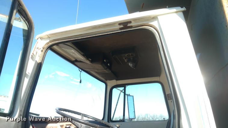 image for item BU9902 1980 Ford F800 dump truck