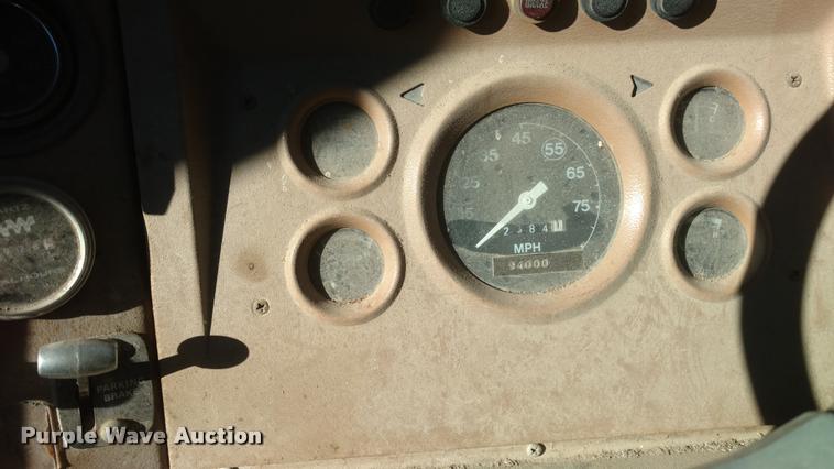 image for item BU9902 1980 Ford F800 dump truck