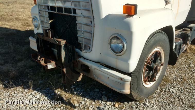 image for item BU9902 1980 Ford F800 dump truck