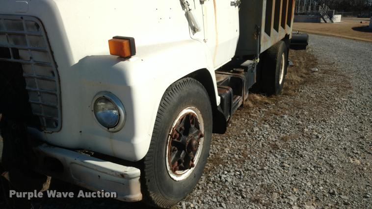 image for item BU9902 1980 Ford F800 dump truck