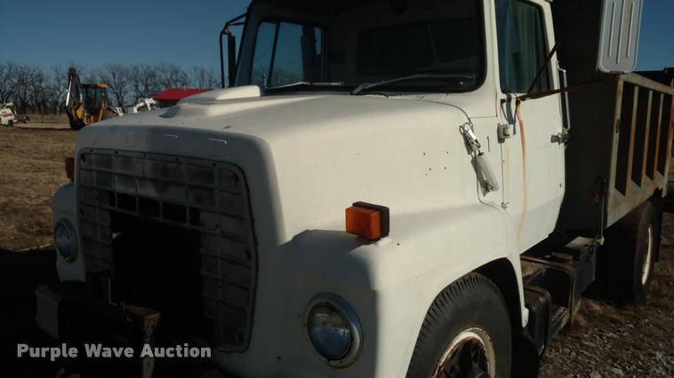 image for item BU9902 1980 Ford F800 dump truck