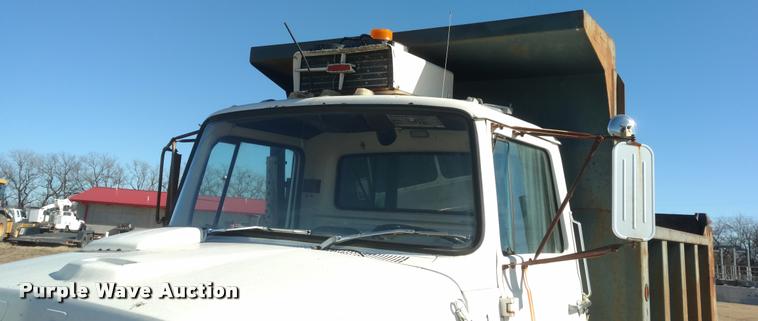 image for item BU9902 1980 Ford F800 dump truck