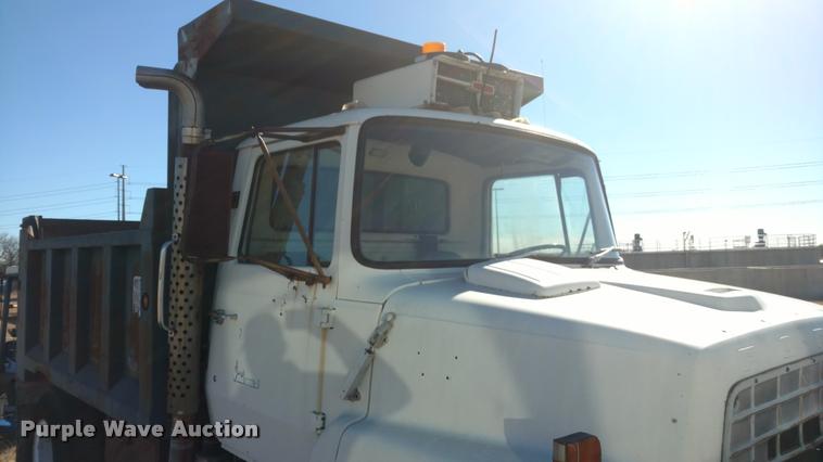 image for item BU9902 1980 Ford F800 dump truck