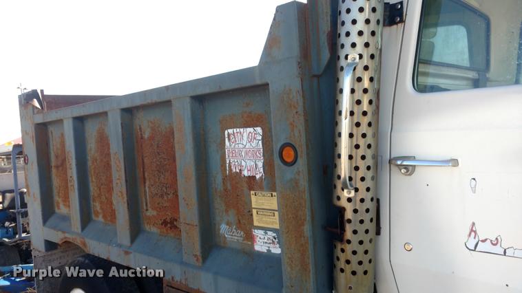 image for item BU9902 1980 Ford F800 dump truck