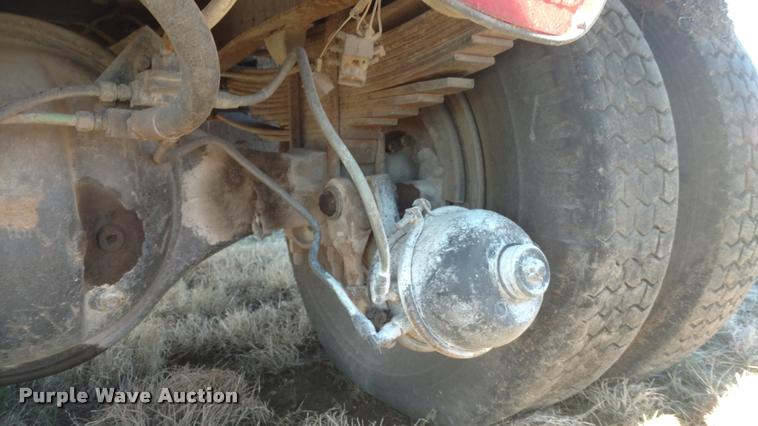 image for item BU9902 1980 Ford F800 dump truck