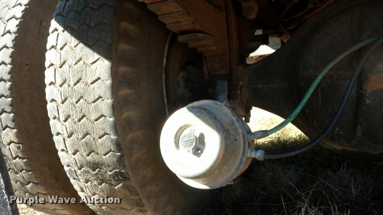 image for item BU9902 1980 Ford F800 dump truck