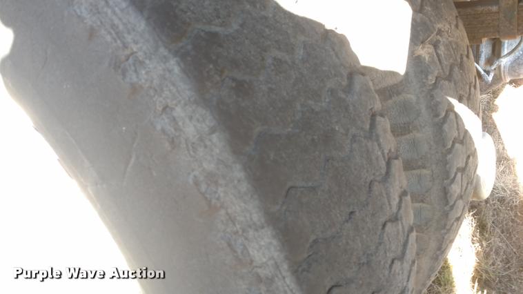 image for item BU9902 1980 Ford F800 dump truck