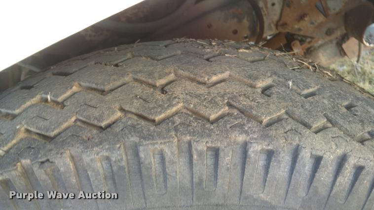 image for item BU9902 1980 Ford F800 dump truck