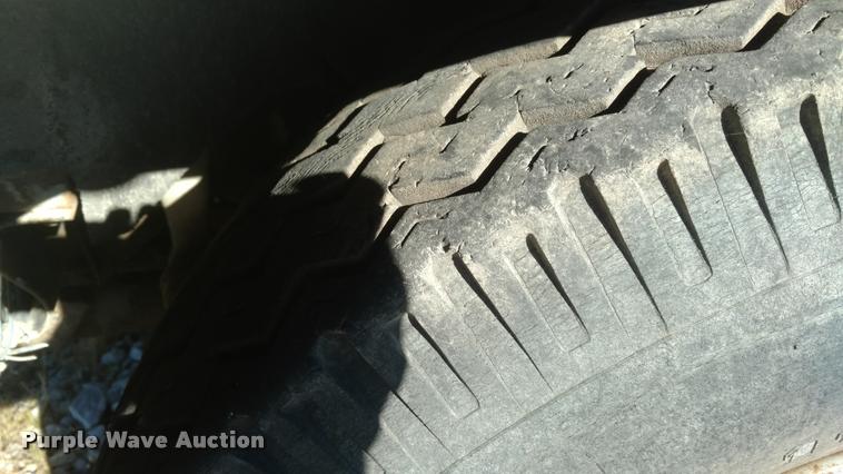 image for item BU9902 1980 Ford F800 dump truck