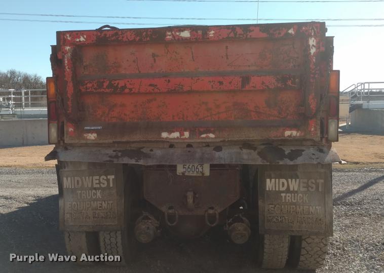 image for item BU9908 1989 Ford L8000 dump truck