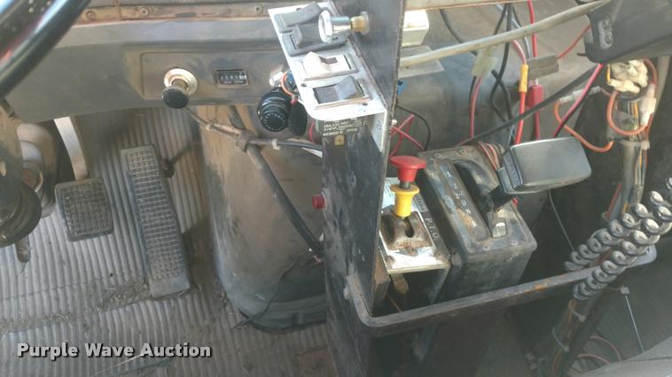 image for item BU9908 1989 Ford L8000 dump truck